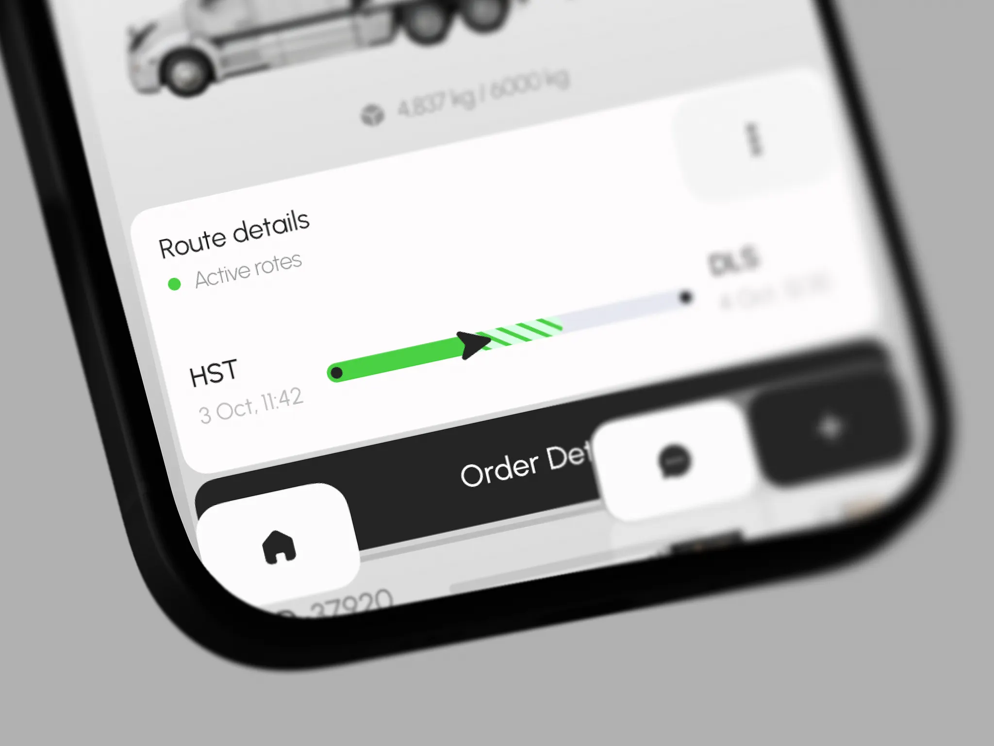 Detail aplikace Helvio s aktivní trasou, zeleným ukazatelem průběhu a spodní navigací